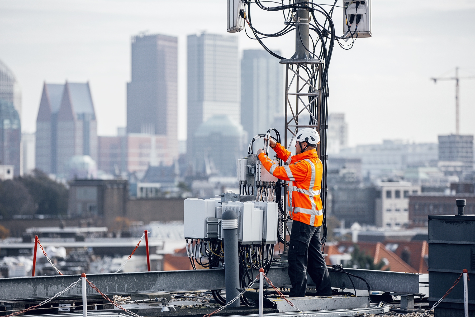 Bouwmedewerker op toren